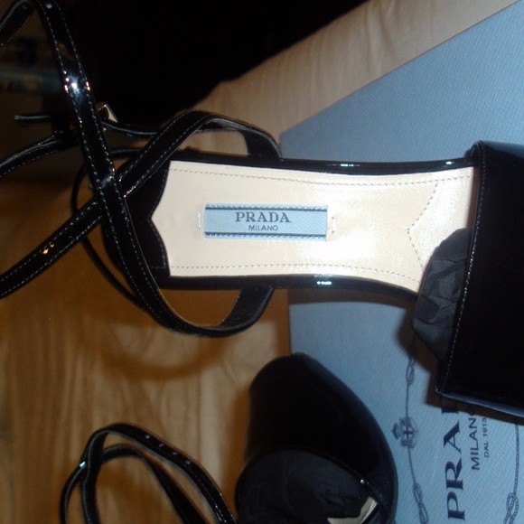 Prada - Picture 3 of 6